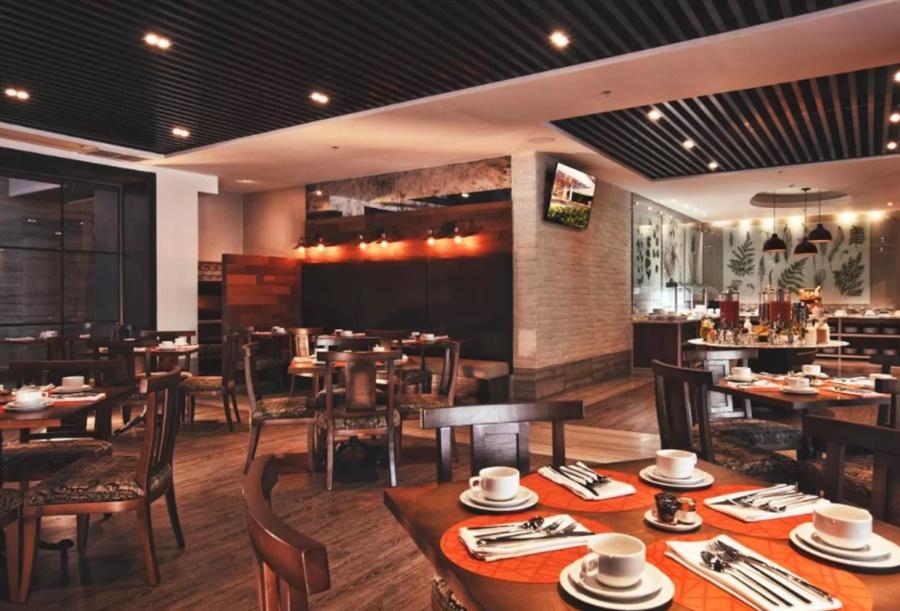 Krystal Grand Suites Insurgentes Мехико Экстерьер фото The interior of a typical buffet restaurant
