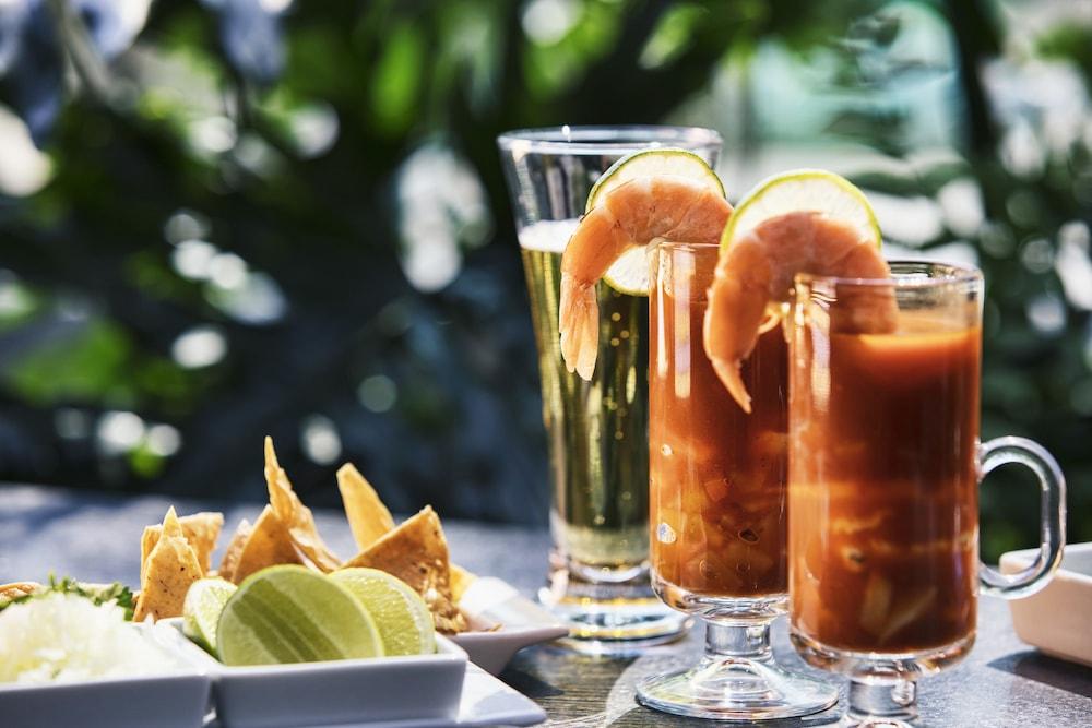 Krystal Grand Suites Insurgentes Мехико Экстерьер фото A shrimp cocktail